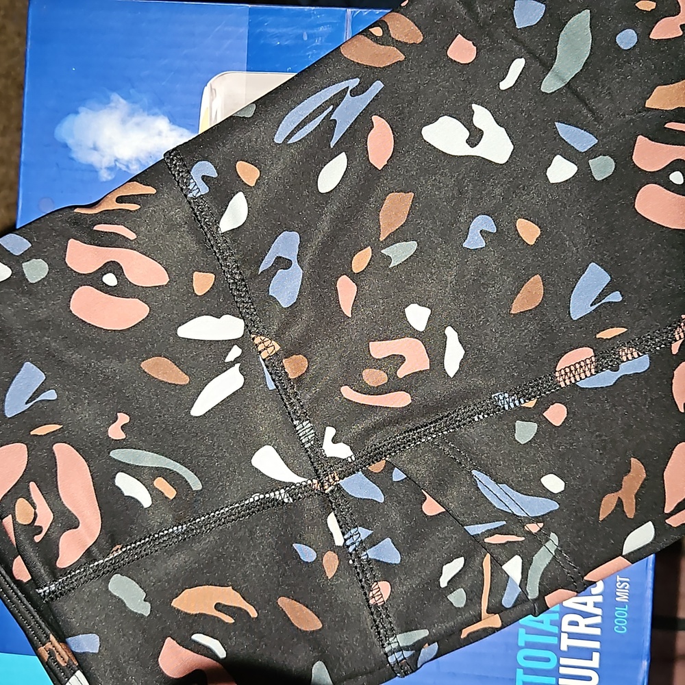 Avia Core Performance Leggings NWT Sz Medium High Rise Pockets